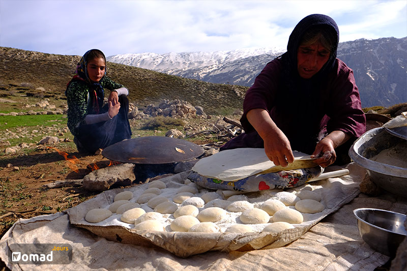 Jahan & her daughter are making nomadic bread