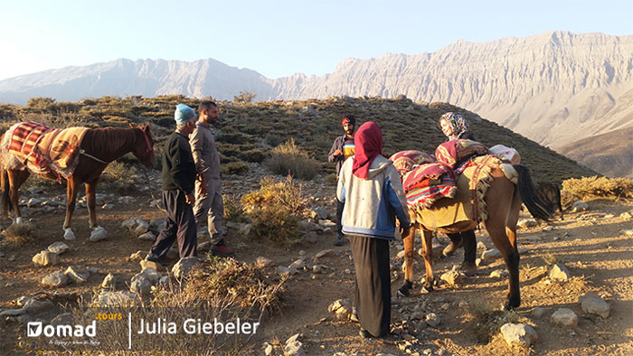 iranian nomadic family during koch- iran nomad tours